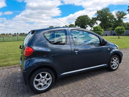 Toyota Aygo 1.0 12V Vvt-i 3DRS MMT 2006 Grijs, Auto's, Toyota, Aygo, Benzine, A, Hatchback, Handgeschakeld, Origineel Nederlands
