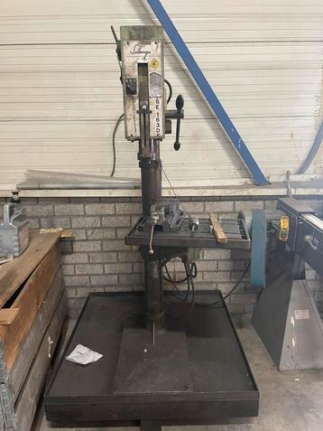 Kolomboormachine  beschikbaar voor biedingen