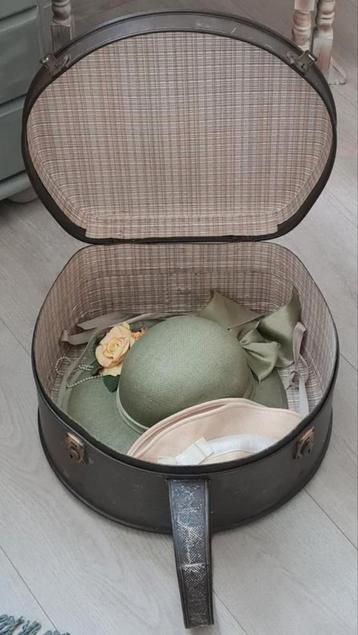 Brocante hoedendoos/reiskoffer  beschikbaar voor biedingen