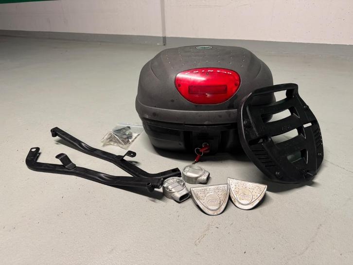 Givi topkoffer + dragers voor Suzuki Bandit, Motoren, Accessoires | Koffers en Tassen, Gebruikt, Ophalen of Verzenden