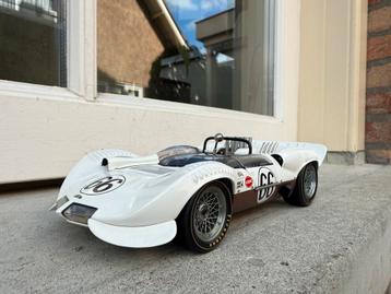1:18 Chaparral 2 Sport Racer #66 J. Hall 1965 Autoart 86496 beschikbaar voor biedingen