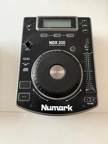 Numark NDX 200 + M 1 beschikbaar voor biedingen