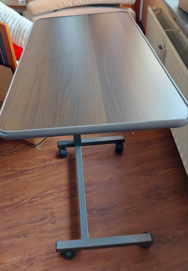 Verstelbare rolstoel / bed tafel met wielen, Huis en Inrichting, Tafels | Bijzettafels, Rechthoekig, 60 cm of meer, 75 cm of meer
