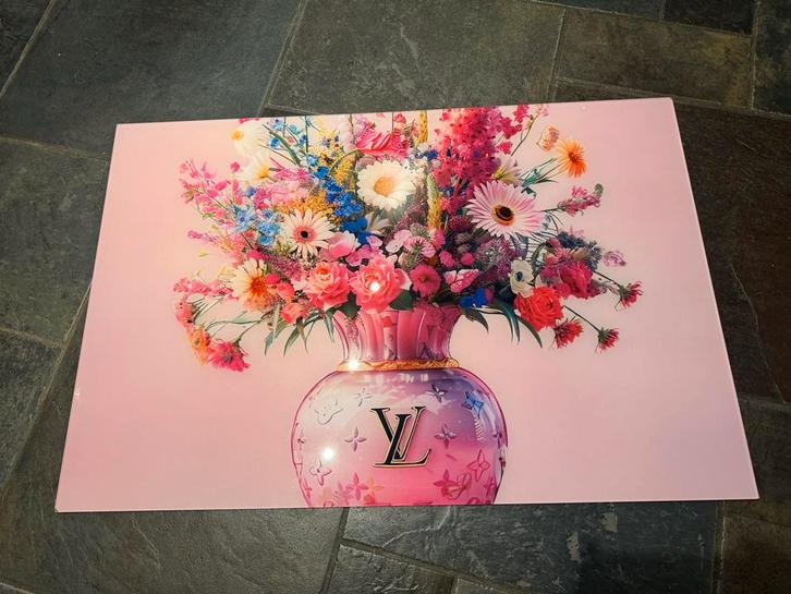 Schilderij met bloemen in Louis Vuitton vaas, Huis en Inrichting, Woonaccessoires | Schilderijen, Tekeningen en Foto's, Gebruikt