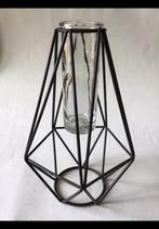 Klein industrieel glazen vaasje. Zwart metalen frame + vaas., Ophalen of Verzenden, Glas, Minder dan 50 cm