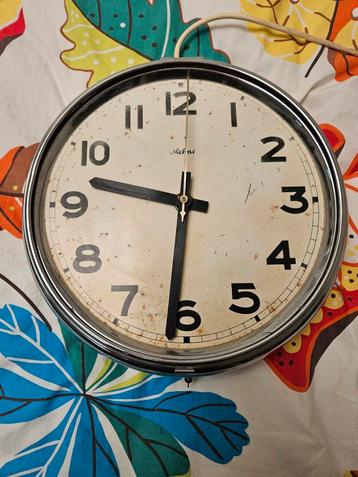 Vintage Klok - Charmante Wandklok beschikbaar voor biedingen