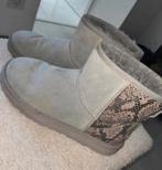 Ugg met snake print maat 39, Beige, Lage of Enkellaarzen, Ophalen of Verzenden, Zo goed als nieuw
