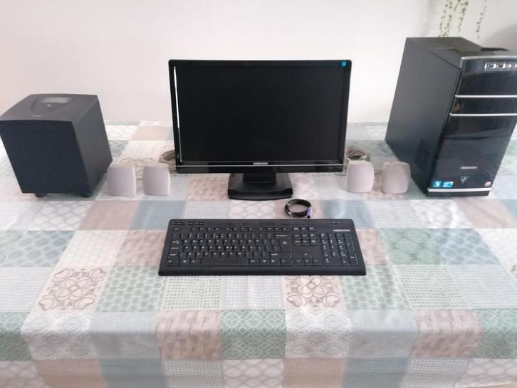 PC met Windows 10 Medion + Labtec geluidsysteem, Computers en Software, Desktop Pc's, Gebruikt, Ophalen of Verzenden