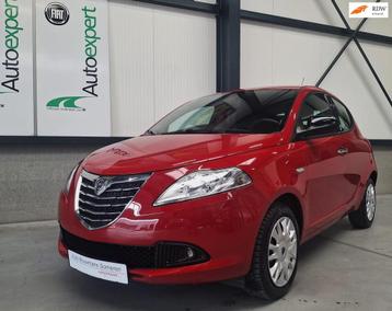 Lancia Ypsilon 1.2 "NERO ROSSO" - AIRCO / 1E EIGENARESSE ! / beschikbaar voor biedingen