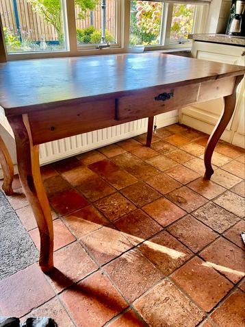 Antiek grenen Lodewijk XV tafel beschikbaar voor biedingen