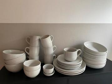 Wit servies t.a.b. beschikbaar voor biedingen