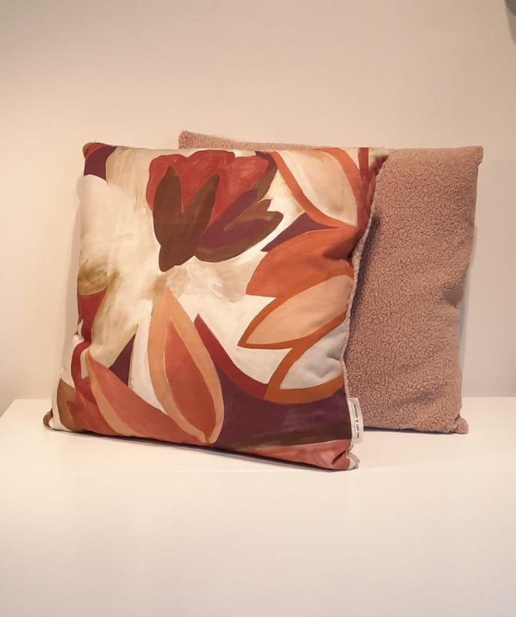 Sierkussen | print bloemen paars terra en teddystof 50x50cm, Huis en Inrichting, Woonaccessoires | Kussens, Nieuw, Overige kleuren