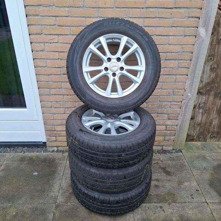 Winterbanden Nissan 5x114.3 16 Inch, Auto diversen, Auto-accessoires, Zo goed als nieuw, Ophalen