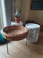 2 rotan bijzet tafeltjes, lektuur mand, Huis en Inrichting, Tafels | Bijzettafels, Minder dan 55 cm, Gebruikt, Rond, Ophalen
