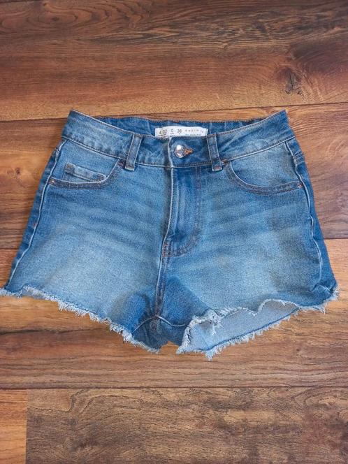 Primark jeans short - xxs (confectiemaat 32), Kleding | Dames, Spijkerbroeken en Jeans, Zo goed als nieuw, W27 (confectie 34) of kleiner