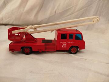 Vintage Solidi Berliet 770 Camiva brandweerwagen met bak  beschikbaar voor biedingen