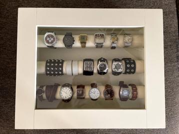 Vitrinekastje voor horloges / armbanden beschikbaar voor biedingen
