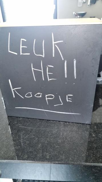 Keukenkastje om op te hangen  beschikbaar voor biedingen