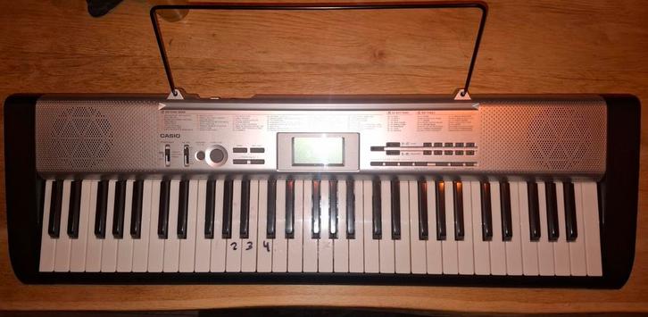 Casio LK-130 Keyboard - Leerzaam en Leuk!, Muziek en Instrumenten, Keyboards, Gebruikt, 61 toetsen, Casio, Ophalen of Verzenden