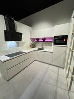 Showroomkeuken met Bosch apparatuur, Ophalen, Nieuw, Beige
