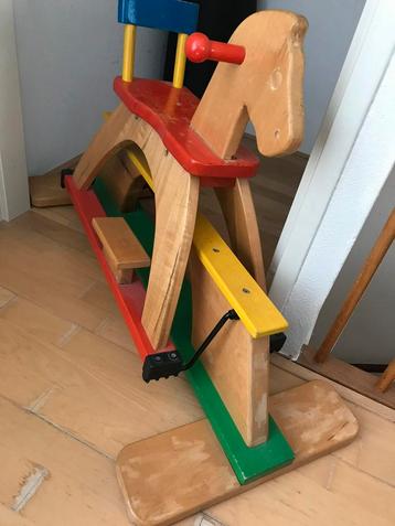 Hobbelpaard mechanische beschikbaar voor biedingen