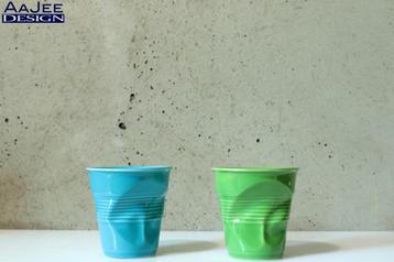 2 koffiebekers van Revol uit de Froisses-collectie beschikbaar voor biedingen