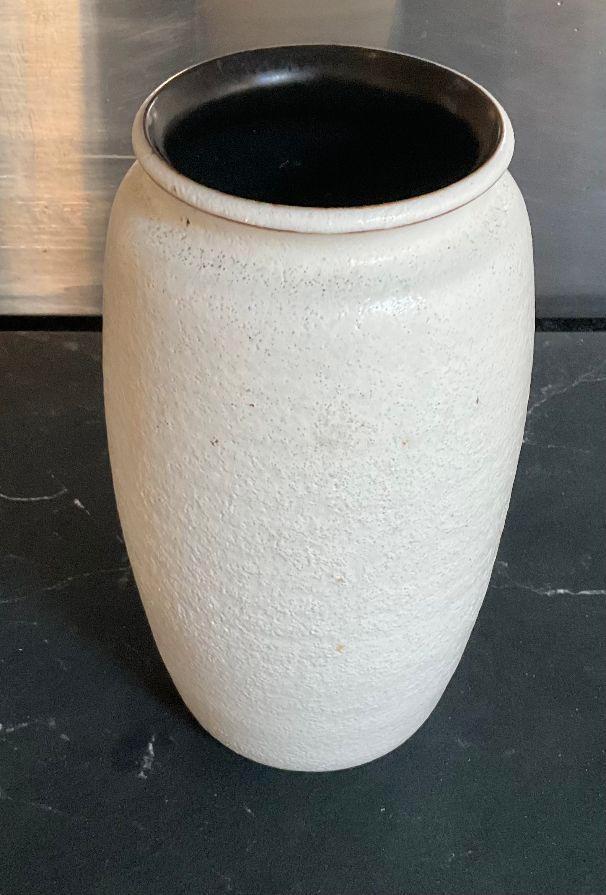 Vaas - Design Jaap Ravelli - Model: 23-2, Huis en Inrichting, Woonaccessoires | Vazen, Gebruikt, Wit, Minder dan 50 cm, Aardewerk of Porselein