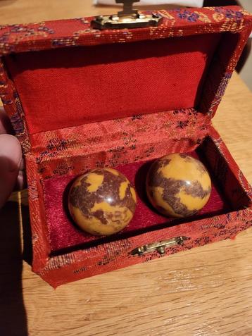 Chinese ballen in doosje beschikbaar voor biedingen