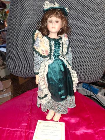 Porseleinen pop met certificaat beschikbaar voor biedingen