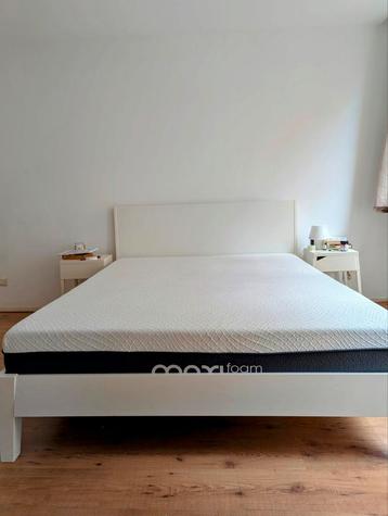 Free bed and 2 nightstands 