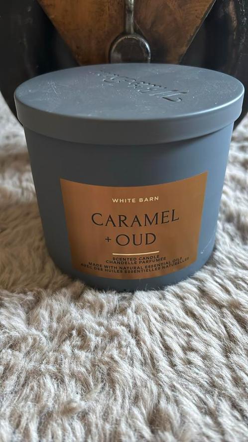 Bath & Body Works - Caramel + Oud kaars, Huis en Inrichting, Woonaccessoires | Kandelaars en Kaarsen, Nieuw, Kaars, Overige materialen