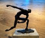 Bronzen Beeldje van een atleet, Antiek en Kunst, Ophalen of Verzenden