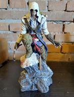 Twee beelden van Assassins Creed 3 Connor uit 2012, Ophalen of Verzenden, Zo goed als nieuw