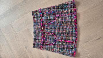 Mooie kleurrijke rok van SIS beschikbaar voor biedingen