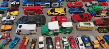 305 stuks modelauto's  beschikbaar voor biedingen