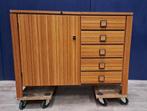 Vintage naaikast met liftsysteem - jaren '70., Ophalen