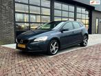Volvo V40 2.0 T2 Inscription | Keyless | Camera | Navi |, Auto's, Voorwielaandrijving, 65 €/maand, Gebruikt, 4 cilinders