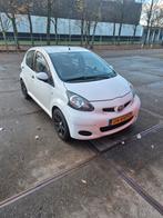 Toyota Aygo 1.0 12V Vvt-i 5DRS 2011 Wit veel opties APK 5/26, Auto's, Toyota, Voorwielaandrijving, Stof, Zwart, 4 stoelen