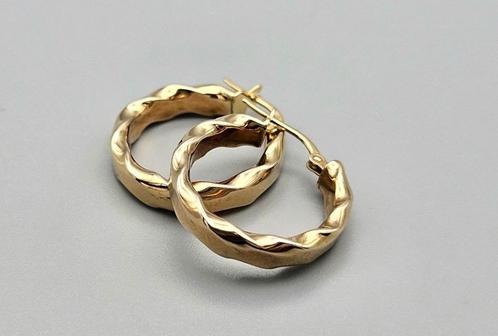 Gouden Vintage wokkels/creolen gekarteld. 2024/199., Sieraden, Tassen en Uiterlijk, Oorbellen, Zo goed als nieuw, Hangers, Goud