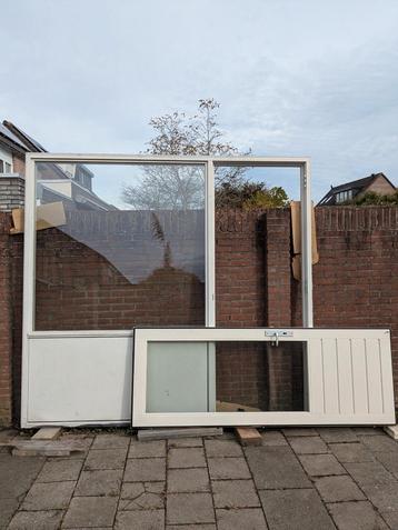 Zeer Nette Kozijn Raamkozijn met Deur 258 lengte x 241 hoogt beschikbaar voor biedingen