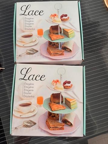 2 leuke etageres beschikbaar voor biedingen