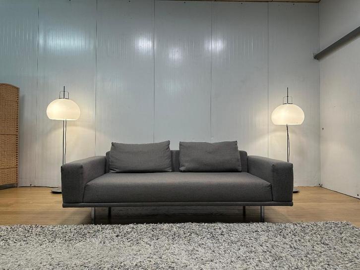 Grijze Design on Stock Cascade 3-zits Bank – Ploegwool, Huis en Inrichting, Banken | Bankstellen, Zo goed als nieuw, Rechte bank