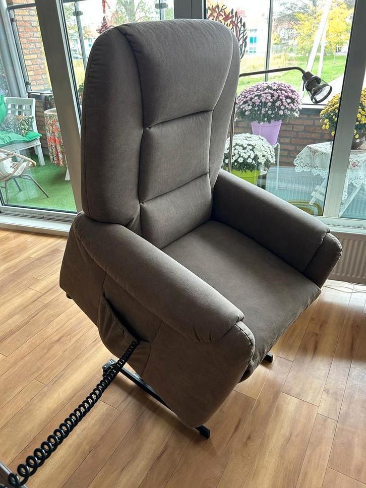 Comfortabele Sta-op Stoel, Huis en Inrichting, Fauteuils, Zo goed als nieuw, Stof, 75 tot 100 cm, Ophalen