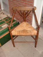 Hoekstoeltje met rieten zitting, Huis en Inrichting, Stoelen, Ophalen, Riet of Rotan, Gebruikt, Bruin