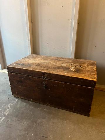 Vintage oude kist bruin hout scheepskist  beschikbaar voor biedingen