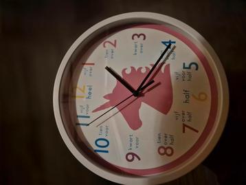 Unicorn klok beschikbaar voor biedingen