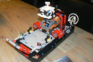 Te koop: Lego Technic Hovercraft 42076 met boek beschikbaar voor biedingen