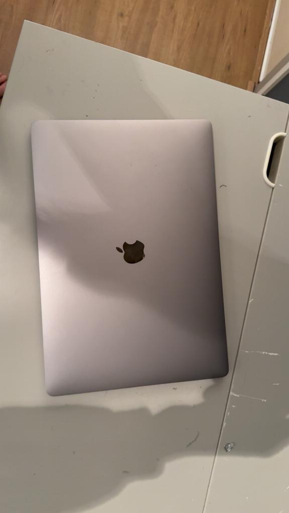 MacBook Pro 2019 - Goed Onderhouden!, Computers en Software, Apple Macbooks, Gebruikt, MacBook Pro, 16 inch, 2 tot 3 Ghz, 256 GB