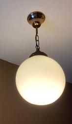 Antieke hanglamp witte bol, Huis en Inrichting, Lampen | Hanglampen, Zo goed als nieuw, Antiek, Ophalen, Glas