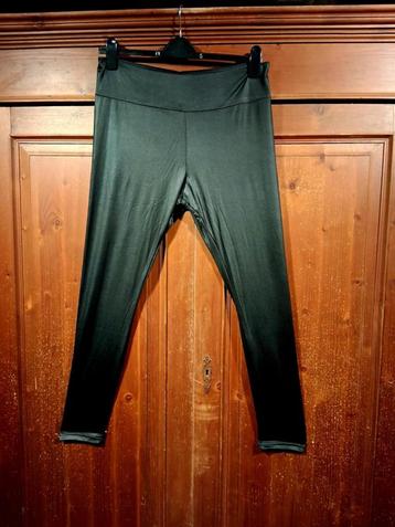 zwarte legging mat leatherlook 46/48 beschikbaar voor biedingen